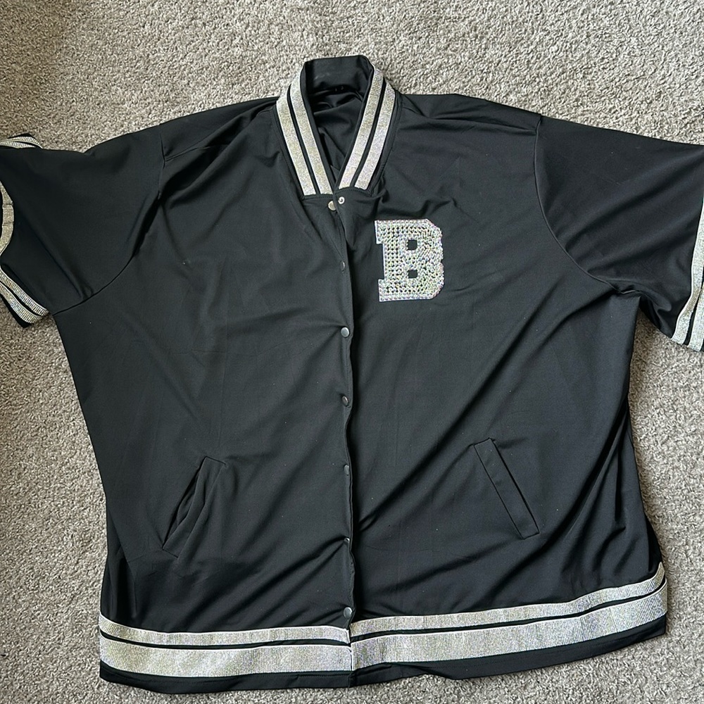 Oversized 5xl plus sized tee with custom bedazzled letter b and rim lining